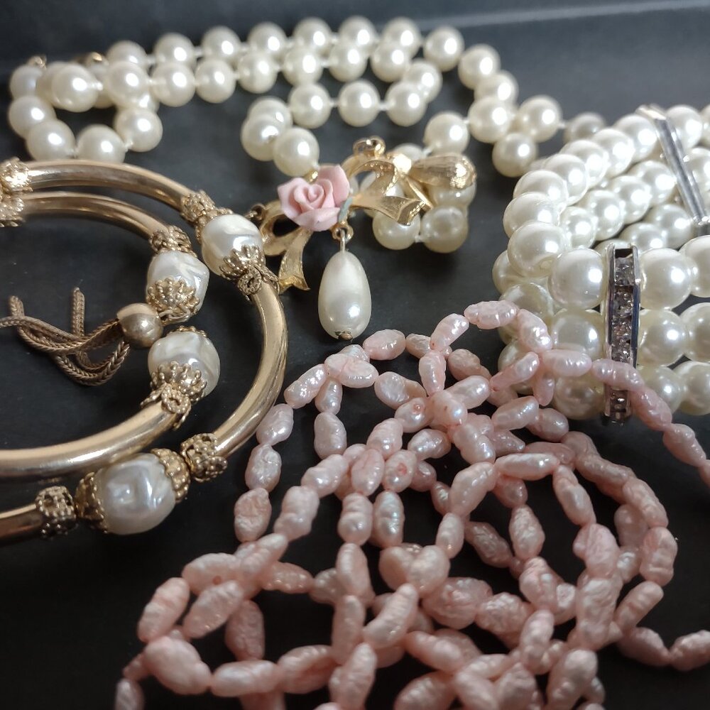 4 Pc Faux Pearl / Pearl Necklace And Bracelet Lot